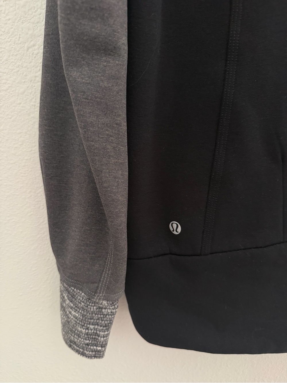 lululemon athletica Women’s Black & Gray Zip-Up Sweater Jacket, size 6